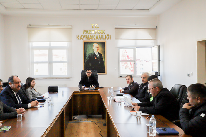 KAYMAKAM MUHAMMED KAYA BAŞKANLIĞINDA KIŞ TEDBİRLERİ VE KARLA MÜCADELE TOPLANTISI DÜZENLENDİ