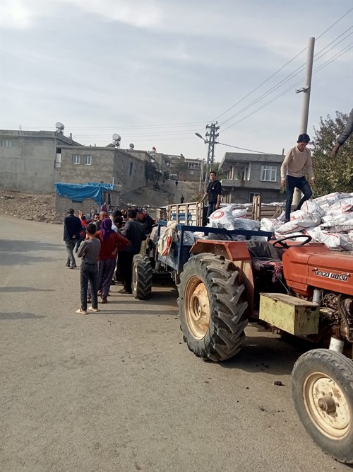 SOSYAL YARDIMLAŞMA VE DAYANIŞMA VAKFIMIZ TARAFINDAN KÖMÜR DAĞITIMIMIZ DEVAM EDİYOR